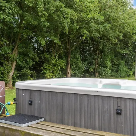 Hébergement de vacances Cozy In Oksbl With Jacuzzi *