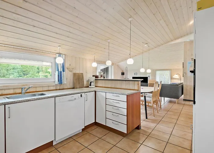 3 Bedroom Cozy In *